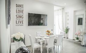 New Moon Luxury Apartment